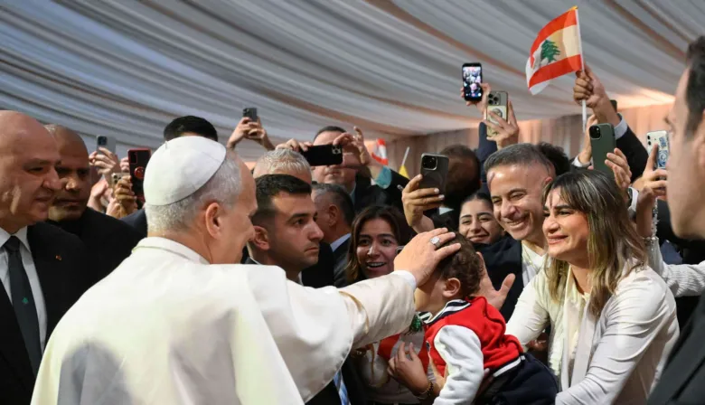 León XIV llegó al Líbano y lanzó un llamado urgente por la paz