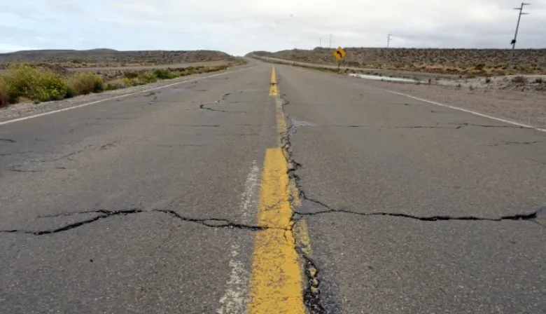 Milei y su motosierra: la dura decisión de Santa Cruz sobre las rutas nacionales