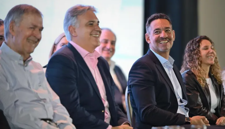 Llaryora pone un superministro y manda un negociador al Congreso: ¿qué busca?