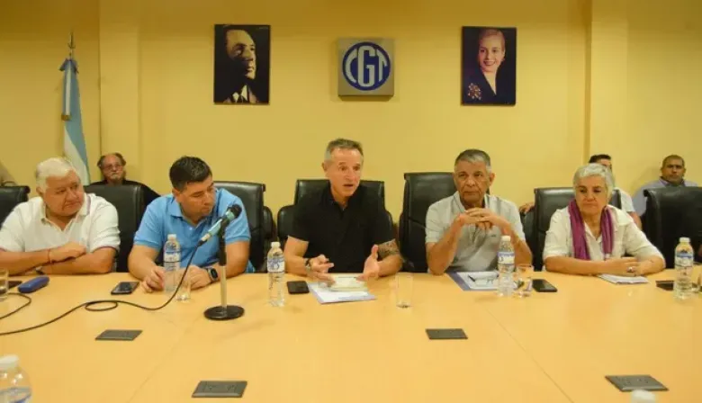 Tensión por el salario mínimo: qué le reclama la CGT a Milei tras el decreto