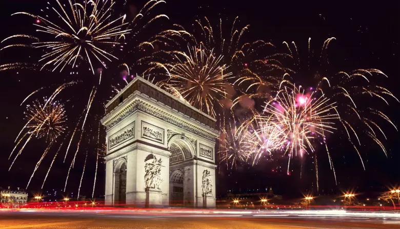 París suspende el concierto de Nochevieja en los Campos Elíseos por afluencia masiva