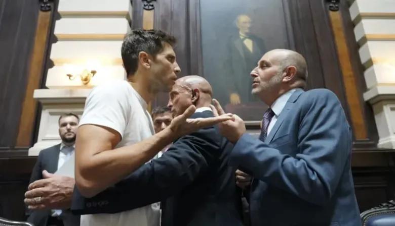 Escandaloso: la maniobra fallida de Passaglia contra Kicillof en plena sesión