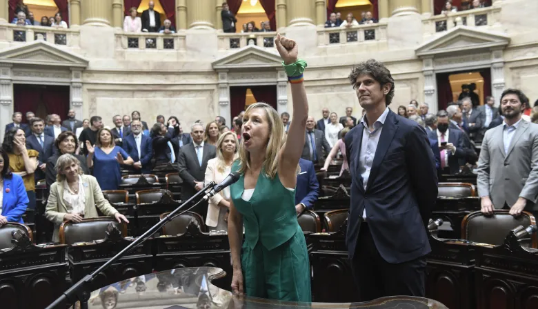 Juras “militantes” en el Congreso: qué pretende un polémico proyecto de LLA