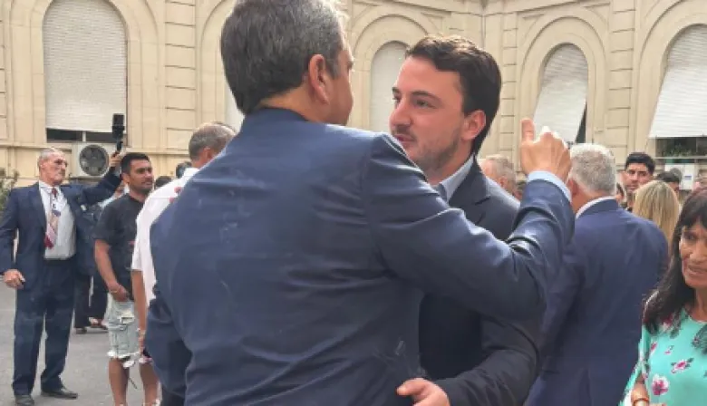 El abrazo de Massa y Romo: baldazo de agua fría para muchos libertarios