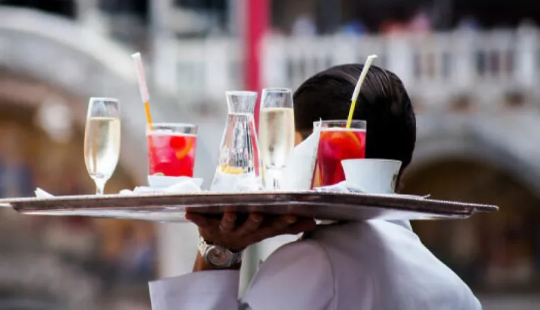 Vacaciones, propinas, salarios dolarizados y más: 12 puntos clave de la reforma laboral