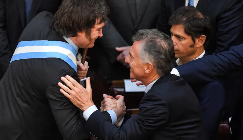 Milei y dos alternativas para su recta final: Néstor Kirchner o Mauricio Macri