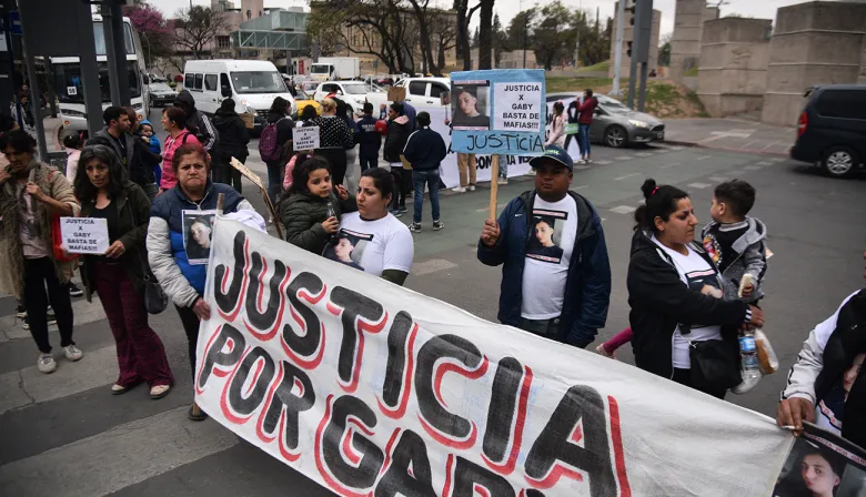 “No mató a su hermana”: una madre atrapada entre el crimen de su hija y la acusación contra su hijo