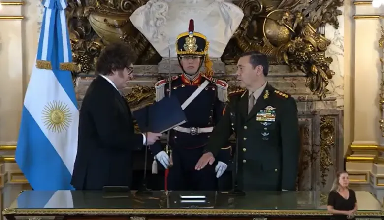 El teniente general Carlos Alberto Presti juró como ministro de Defensa