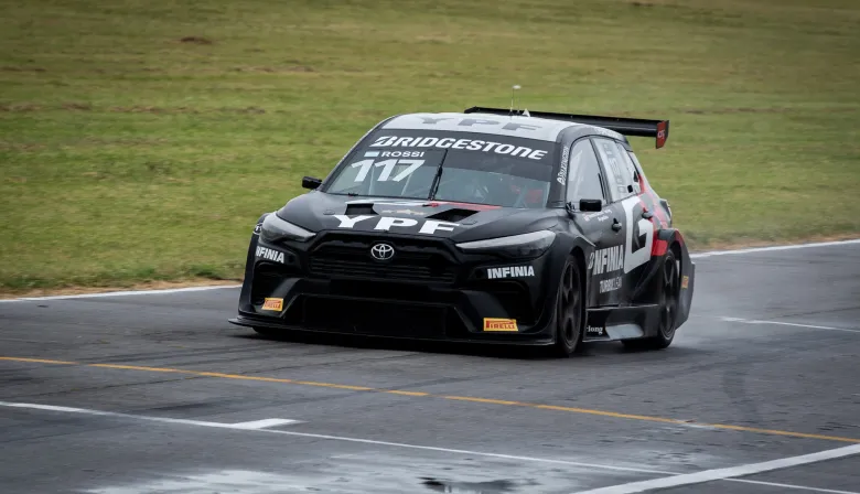 Matías Rossi salió campeón del TC2000 y Ponce de León se quedó con la carrera