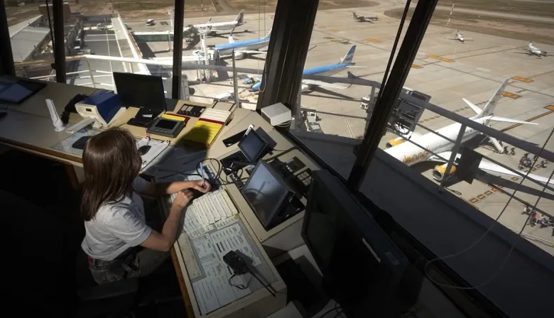 El Gobierno frenó el paro de controladores aéreos y dictó la conciliación obligatoria