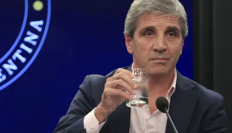 Caputo busca dólares sin pasar por Wall Street