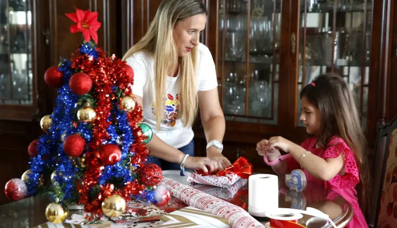 Navidad: el 58% no compró regalos, pero el ánimo para el 2026 sorprende