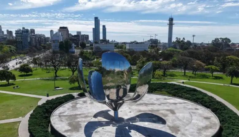 La Floralis Genérica vuelve a brillar en la Ciudad tras una reparación única con técnicas aeroespaciales