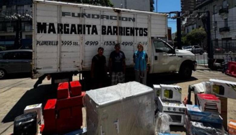 Papá Noel pasó antes y dejó productos decomisados en la Fundación Margarita Barrientos y en el Hospital Garrahan
