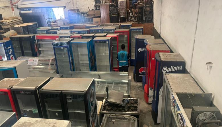 "Operación Freezer": recuperan 58 heladeras cerveceras que se vendían ilegalmente en Villa Devoto