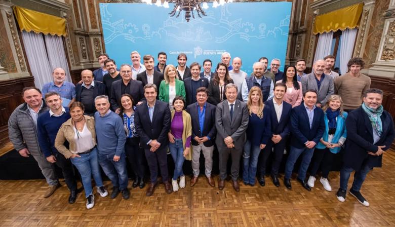 Intendentes buscan reelecciones indefinidas para sostener a Kicillof en 2026