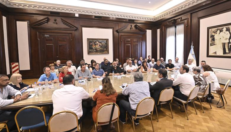 Paritaria 2025 abierta: qué les prometió Kicillof a los gremios bonaerenses