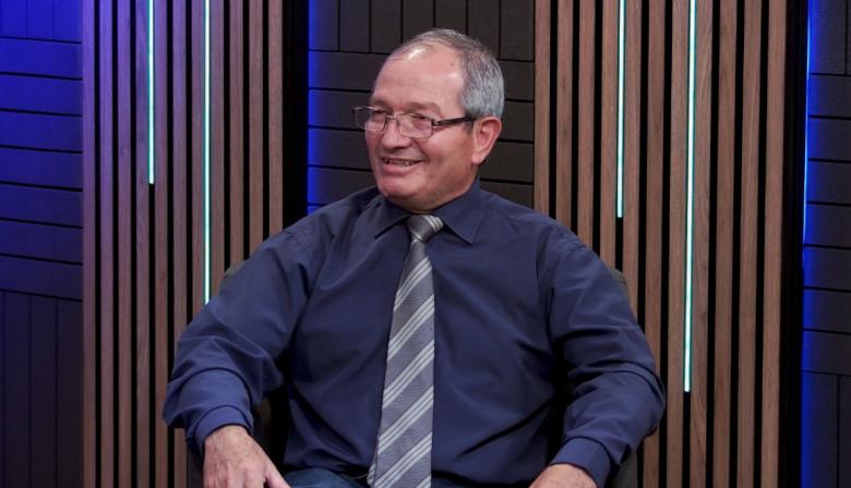 Chofer y referente en redes: la vocación de servicio de Rogelio López