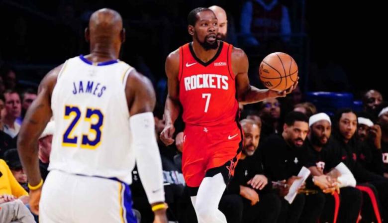 Durant y LeBron brillaron en Navidad, pero Houston se quedó con el partido en Los Ángeles