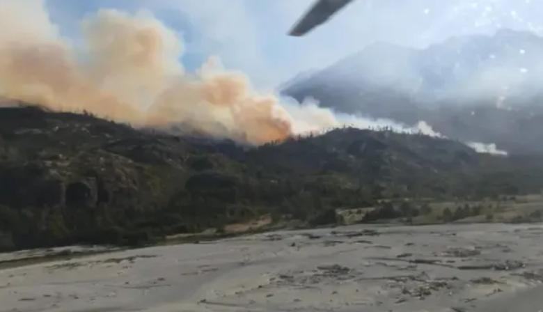 Incendios en Lago Puelo, Chubut: la combinación que permitió frenar el fuego