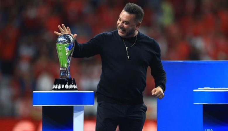 El Turco Mohamed expresó su deseo de ser DT de Boca tras consagrarse en México