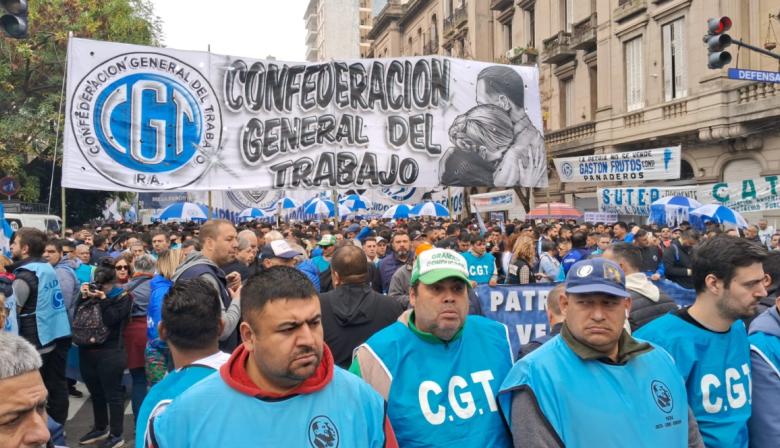Javier Milei, la CGT y la reforma laboral postergada: el plan que se cocina para febrero