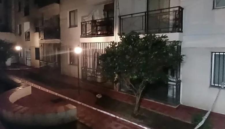 Córdoba: arrojaron a una mujer desde un balcón durante un robo y el agresor fue retenido por vecinos