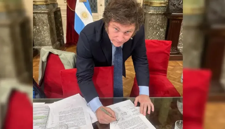 Salió el decreto: suba salarial en el gabinete de Milei y un congelamiento con ruido