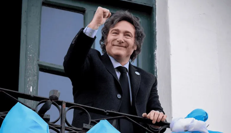 Milei lidera el ranking político y sostiene la mejor imagen del país tras dos años de gestión