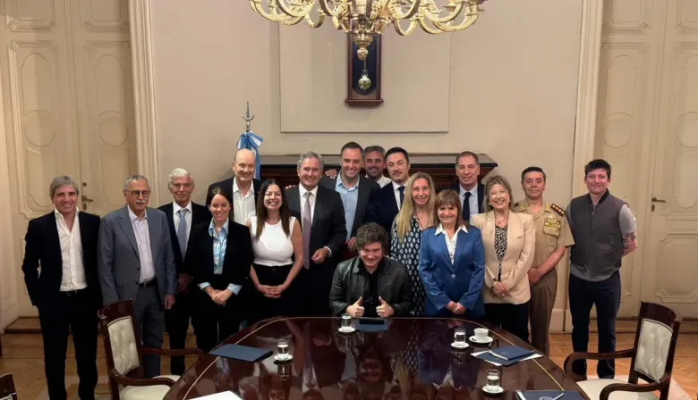 Reforma laboral: Milei corrió a un ministro de la mesa y se esperanza la CGT