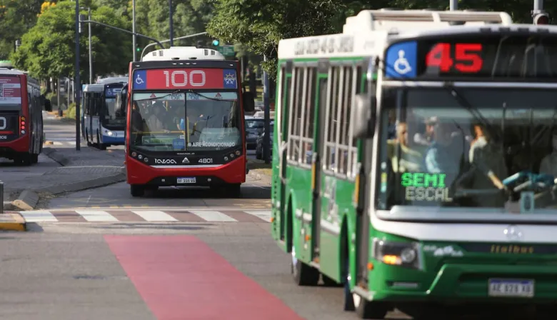 Colectivos en riesgo en todo el país: qué decidió la UTA y qué puede pasar