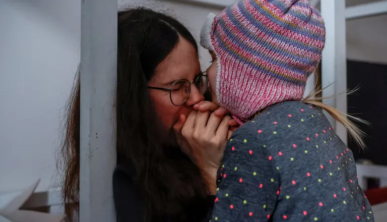 Ucrania al límite: niños en riesgo por frío extremo tras ataques energéticos