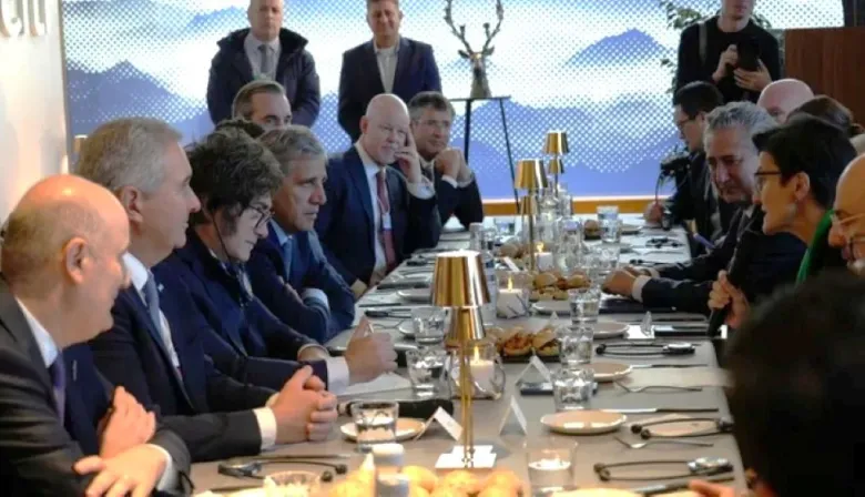 Foro de Davos: Milei abrió con los CEOs de los grandes bancos y prepara su discurso