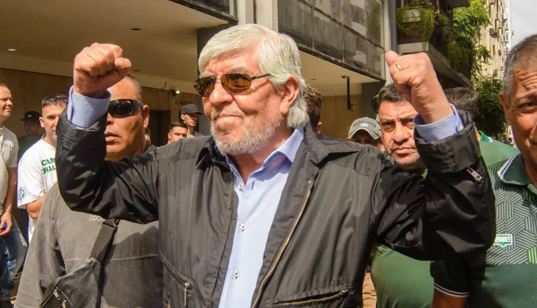 Hugo Moyano pidió reabrir paritarias y cruzó la pauta salarial de Caputo