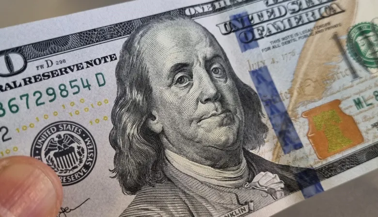 El dólar continúa bajista y el blue perfora el piso de los $1.500