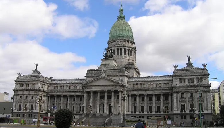 Por qué el Congreso debate el borde mientras el centro del trabajo se derrumba