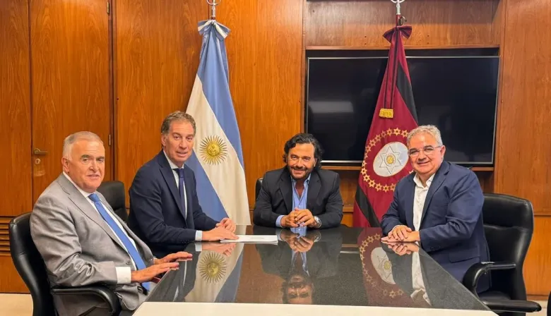 Gobernadores dialoguistas negocian con Santilli el respaldo a la reforma laboral de Milei