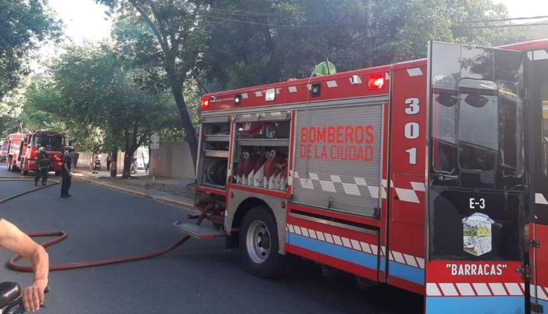 Incendio en un conventillo de La Boca: una persona fallecida y cuatro trasladadas de urgencia