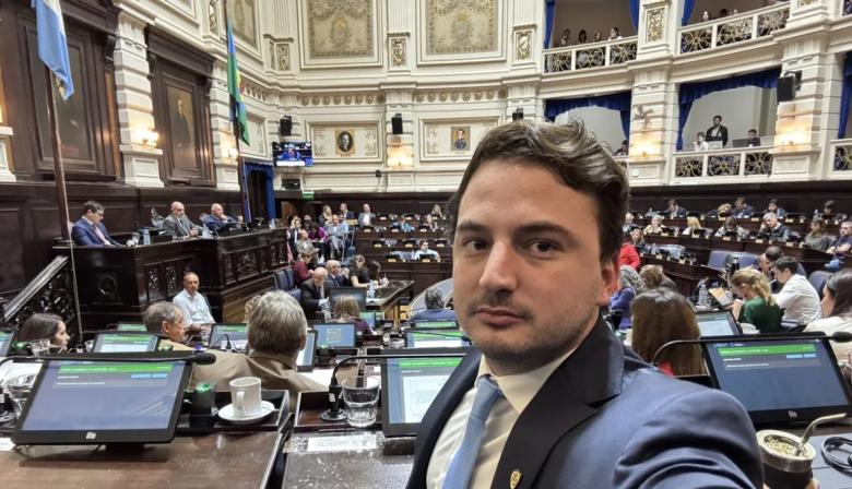 Diputado de PBA habló de conquistar Uruguay tras cruzar a músico de NTVG