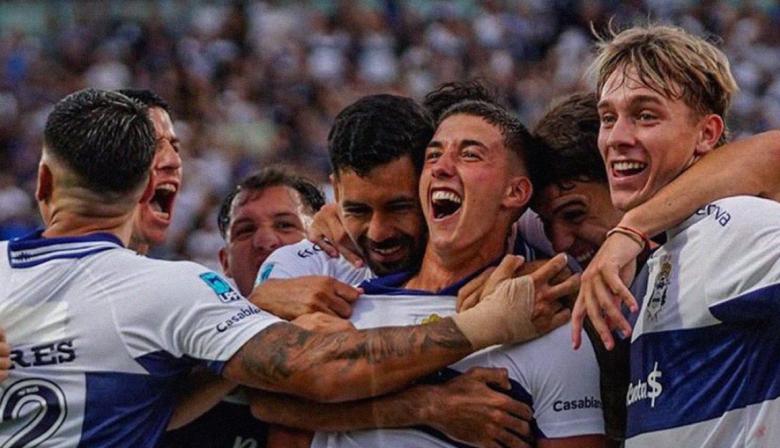 Gimnasia le ganó a Racing con un golazo olímpico de Nicolás Barros Schelotto