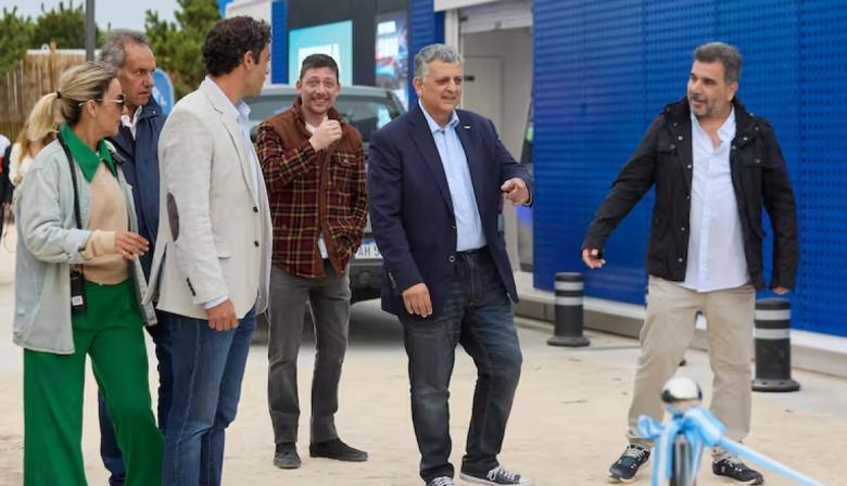 Caputo reapareció en Pinamar, cambió el look y buscó bajar la tensión con Francos