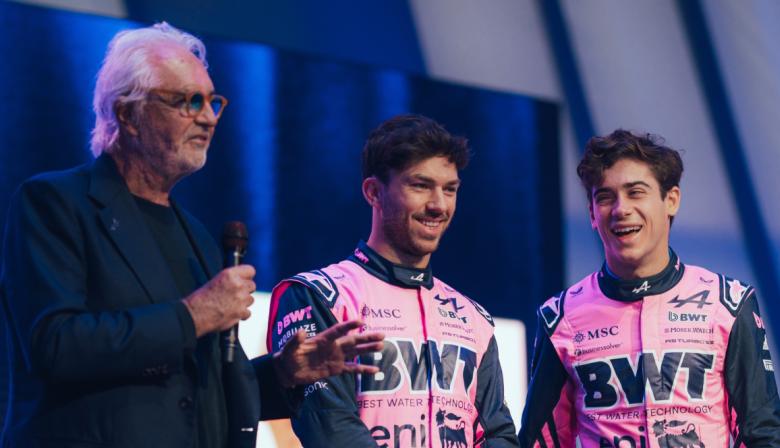 Briatore respalda a Colapinto tras la presentación del A526: “Está listo para dar el salto”