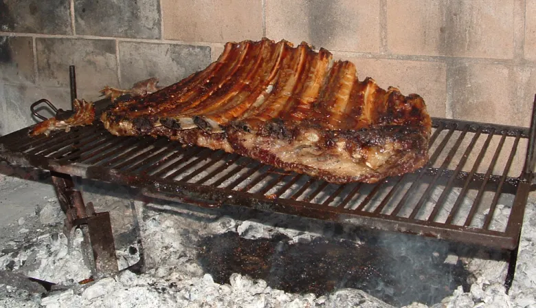 Asado a 11 mil pesos: el tuit de un asesor de Luis Caputo que desató la polémica