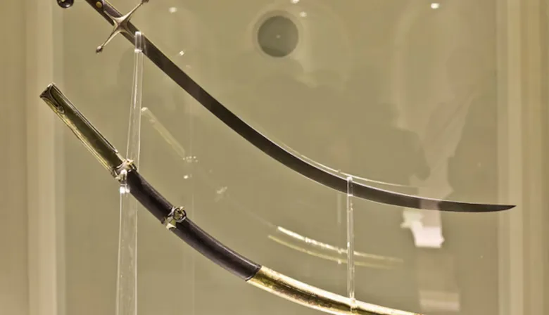 Milei mueve el sable de San Martín y estalla la interna en el Museo Histórico Nacional