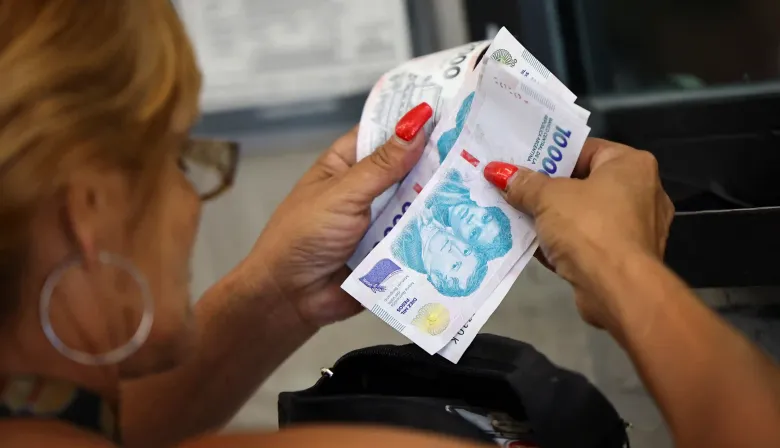 Salarios e inflación: la caída real con el nuevo IPC que postergó el INDEC