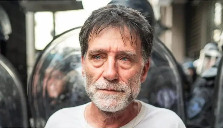 Detención, liberación y regreso: el gesto del padre Paco frente al Congreso