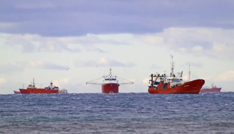 Chubut: gremios navales en alerta por una fuerte quita salarial tras el aumento del canon pesquero
