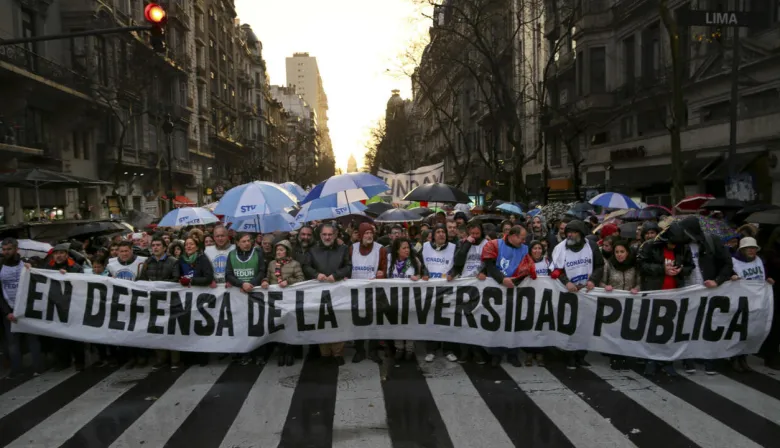 Gobierno extiende extraordinarias y sorprende con una ley clave para universidades