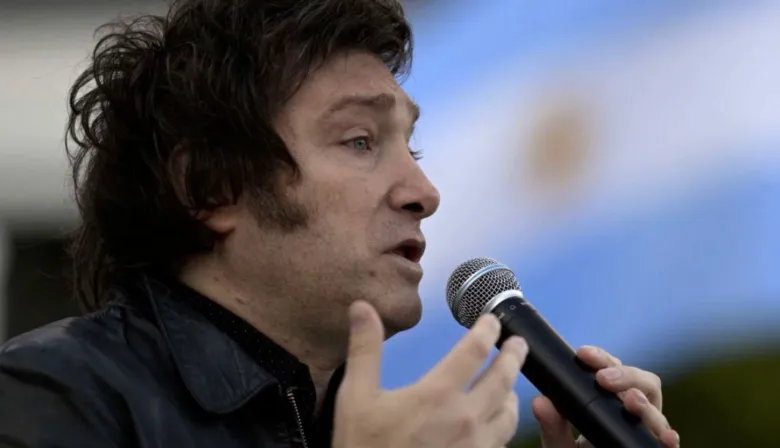 ¿Por qué suben los viajes al exterior aunque bajan los salarios en la era Milei?