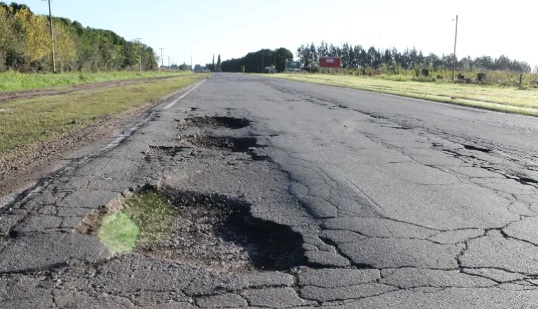 Rutas detonadas en Santa Fe: el proyecto K para presionar a Milei con obras